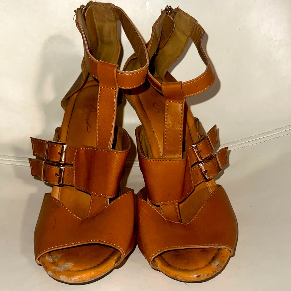 Casual Tan size 8 heel